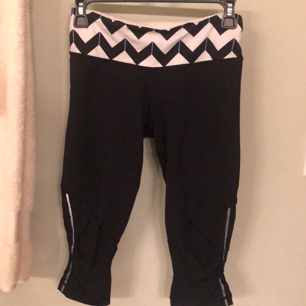 Lululemon cropped workout pants size 6